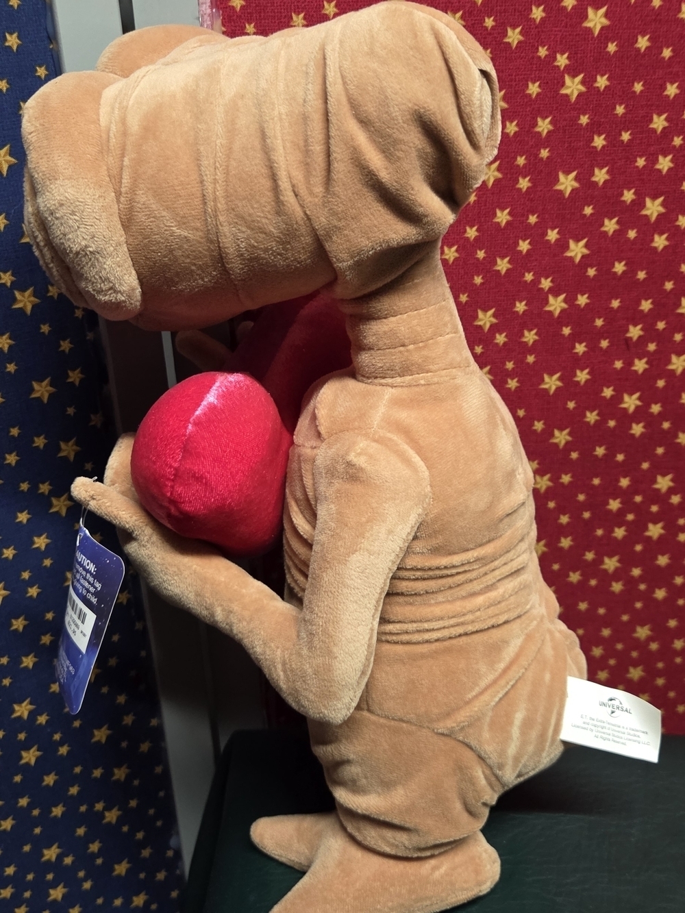 **E.T. Plush Toy Holding Red Heart - Universal Studios Tag** - Picture 8 of 13